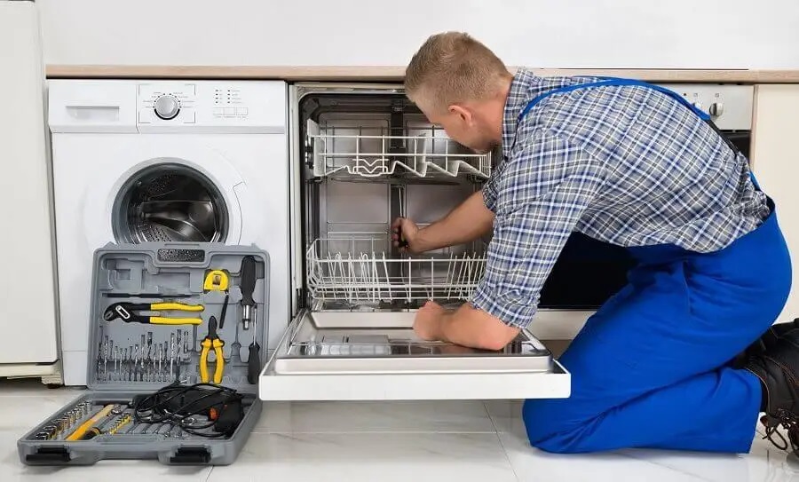 Kocaali Finlux servisi teknisyen ekibi beyaz eşya tamiri yaparken